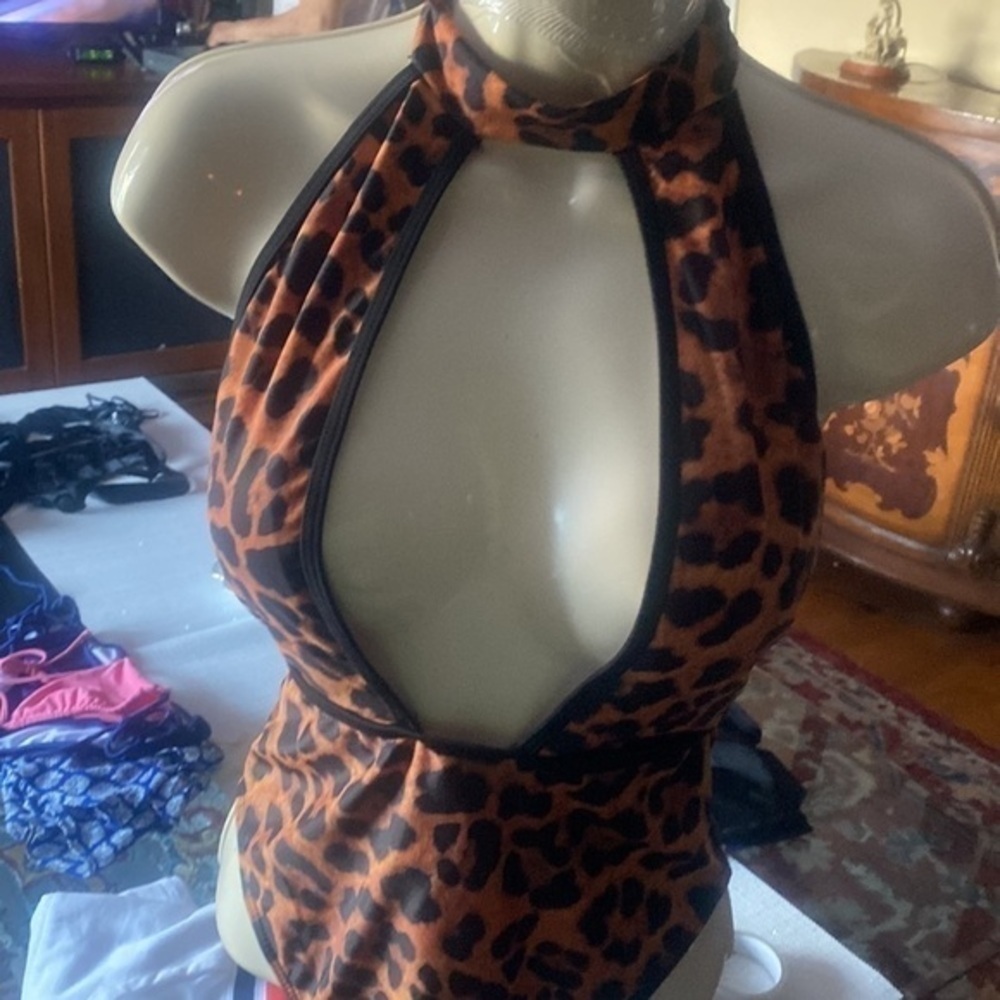 G string bathing suit , leopard 🐆 print sizeL, Kylie Jenner bathing suit - Picture 7 of 8